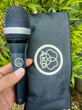 MIC DINAMIC AKG D5 (Like New) + Tas Mic (No Cable)