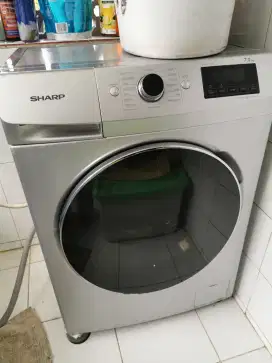 Sharp 7.0kg front loading. Masih berfungsi normal.