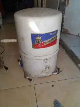 Di jual pompa air merk sanyo kondisi bocor tabungnya