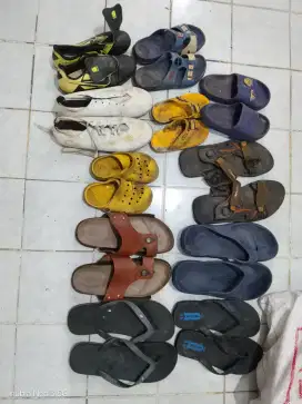 Sepatu sendal bekas