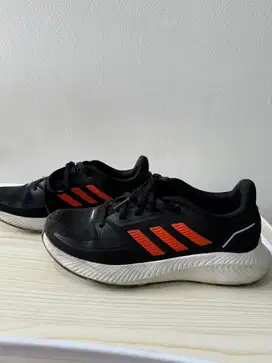Sepatu anak adidas