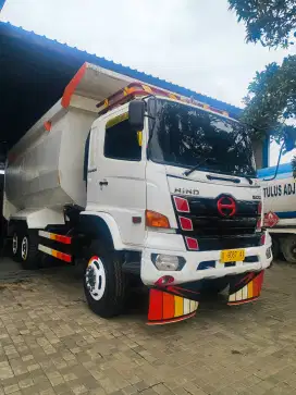 DUMP TRUK HINO 500 FM 350 PD, 10 BAN 6X4, INDEK 30M³, TAHUN 2023/2021