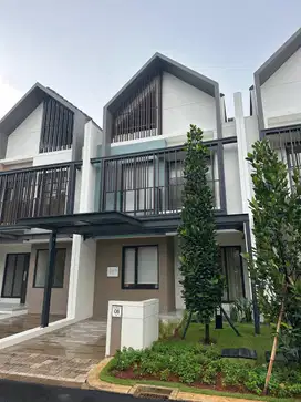 Rumah 3 lantai SHM cantik di gading serpong