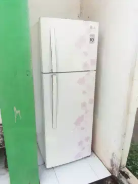 Kulkas 2 pintu merk LG