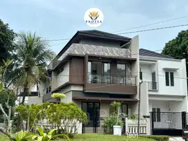 Brand New Modern, Lokasi Hook, Depan Taman di Melati Mas