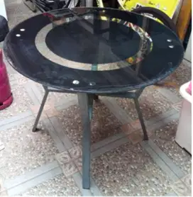 Meja Kaca Bulat