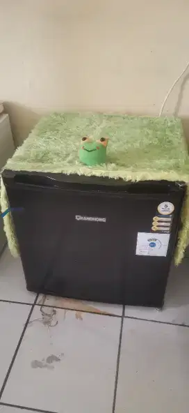 Kulkas mini changhong mulus br bbrp bulan dr baru