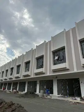 Ruko 2 lantai hadap jalan siap pakai di gading serpong
