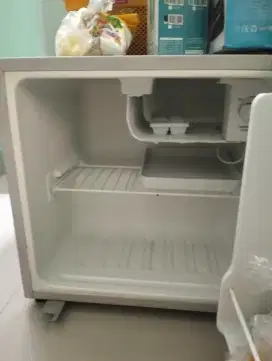 Kulkas mini bekas