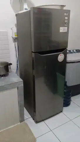 Kulkas bekas kondisi bocor freon