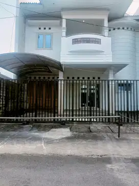 Rumah 2 Lantai Tengah Kota Di Seteran, Gajahmada Semarang