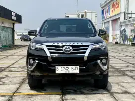 (dp 20%)Toyota Fortuner VRZ 2.4 At. Tahun 2019. Hitam. Low km. Perfect