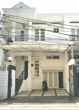 Disewakan Rumah Kawasan Duren Tiga Design Classic Minimalis