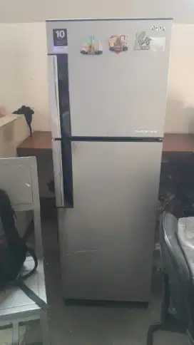 Dijual Kulkas Inverter merk Aqua