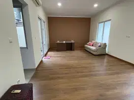 Dijua Rumah Hadap Taman Cluster San Lorenzo Gading Serpong