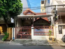 ( PUSAT KOTA ) RUMAH USAHA / KANTOR TENGAH KOTA DI JL PEKUNDEN