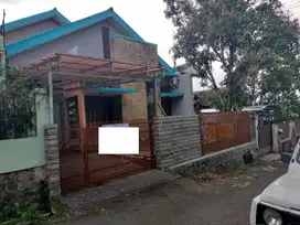 Rumah 2 lantai lokasi tengah kota harga murah