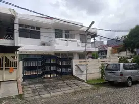 Dijual rumah di green garden jakbar