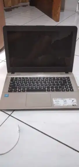 Laptop asus x441N