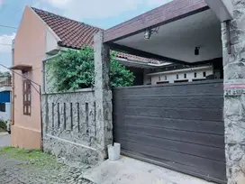 RUMAH AREA SUHAT BUNGA BUNGA KOTA MALANG