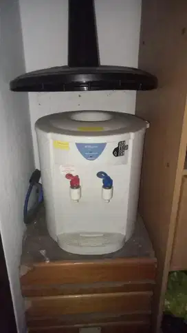 Dispenser minum