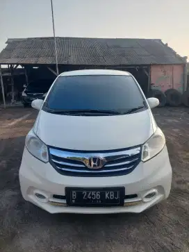 Honda freed tahun 2015 km masih 58000