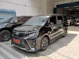 TOYOTA VOXY 2.0 AT 2020 \\ PMK 2021