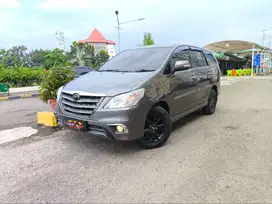 Innova V Diesel LOW KM