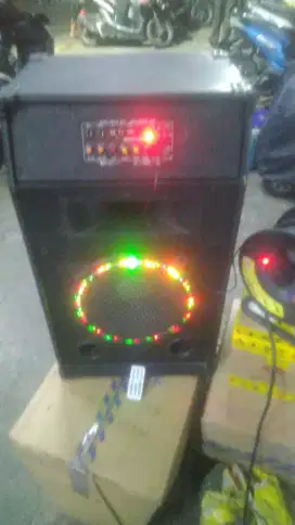 Speaker aktif blutut karaoke