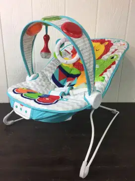 Fisher-Price Kick 'N Play Musical Bouncer | Kursi Ayun Bayi Interaktif
