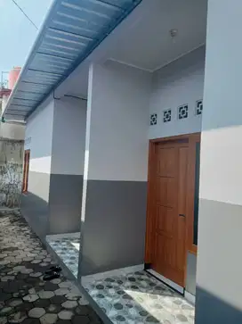 DISEWAKAN RUMAH TINGGAL (3.5 m x 6 m) di Tengah Kota