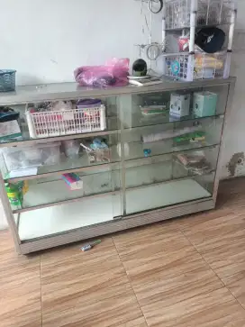 Etalase ukuran 1,5 meter