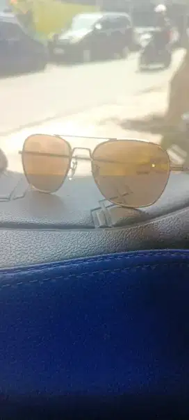 Kacamata gaya penerbang kaca asli