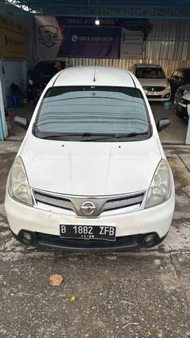Nissan Grand Livina SV Automatic 2011 Putih