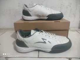 Sepatu futsal specs size 39 original