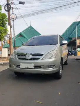 Toyota Kijang Innova 2004 Bensin