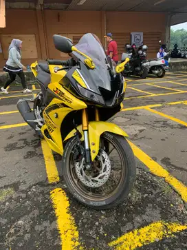 r15 v3 tahun 2018 warna kuning jual cepat
