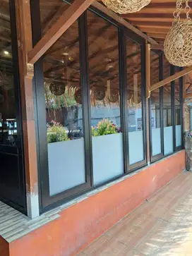 Jendela Besar & Pintu Aluminium Custom – Kuat, Elegan, Tahan Lama!