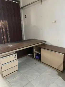 Meja dan kursi informa