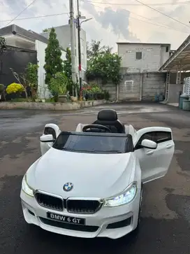 Mobil Aki BMW GT 6