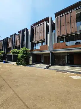 Rumah Dijual Pancoran. UNIT BARU, Lokasi Strategis & Prime. SIAP HUNI