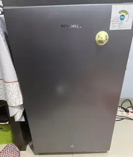 kulkas uk sedang 91L, merk hisense . nego tipis