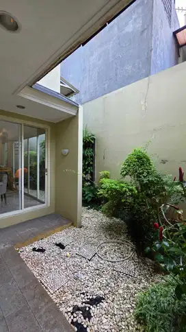 Rumah 2 Lantai Furnished Hadap Selatan - San Lorenzo, Gading Serpong