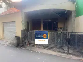 Di jual rumah second deket ui Depok  cocok untuk usaha kos kosan