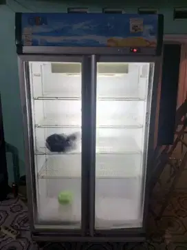Jual showcase 2 pintu GEA kapasitas 800 L kondisi normal siap pakai
