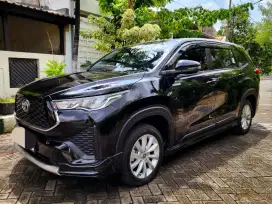 Innova Zenix 2.0 V HV matic 2023 (Low km)