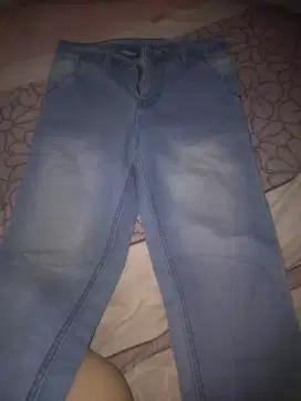 Celana levis pria