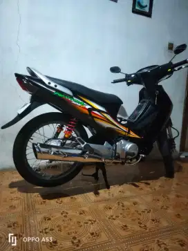 Kharisma mening lengkap hidup