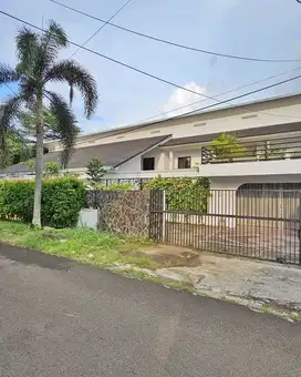 Dijual Rumah di Delman Kencana Bagus, ada Backyard nya