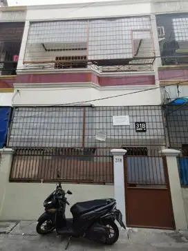 DISEWAKAN RUMAH DI PADEMANGAN TIMUR